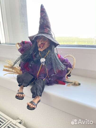 Ведьма на метле игрушка