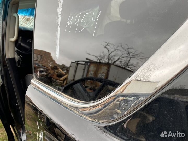 Nissan Patrol Y62 Задняя левая форточка