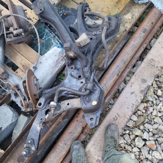 Подрамник с рычагами на джили эмгранд