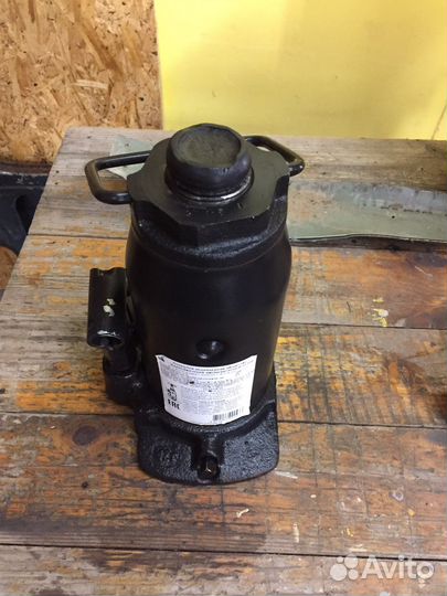 Домкрат гидравлический 12 тонн