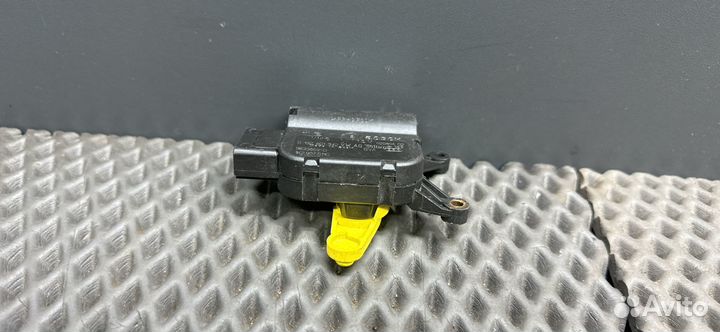 Моторчик заслонки печки Volkswagen Touran 2004