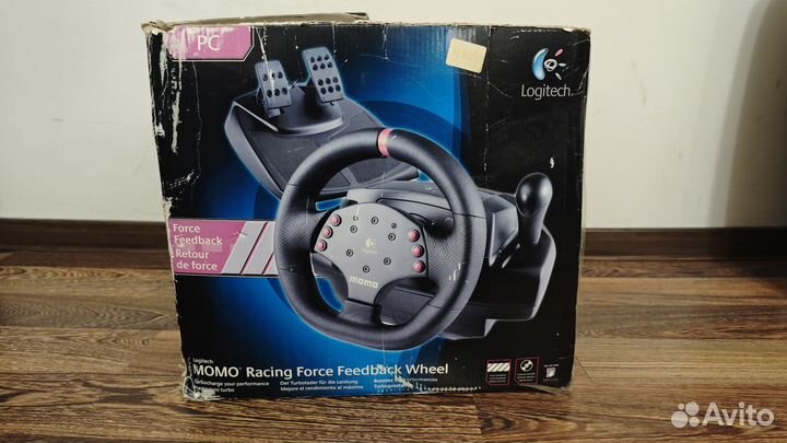 Игровой руль Logitech momo Racing Force