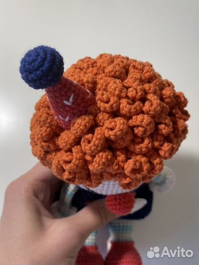 Вязаная игрушка клоун