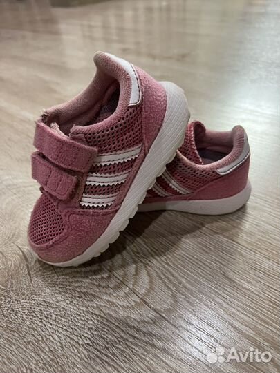 Кроссовки adidas