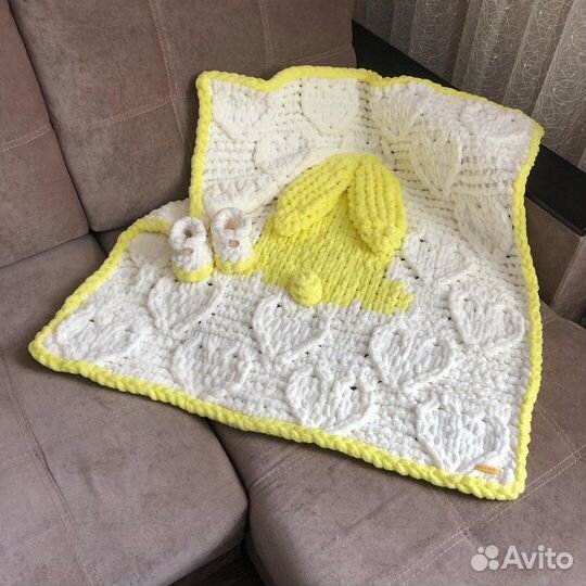 Плед и пинетки. Набор для новорожденного