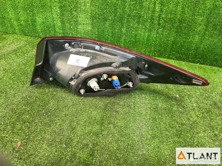 Фонарь задний левый mazda axela