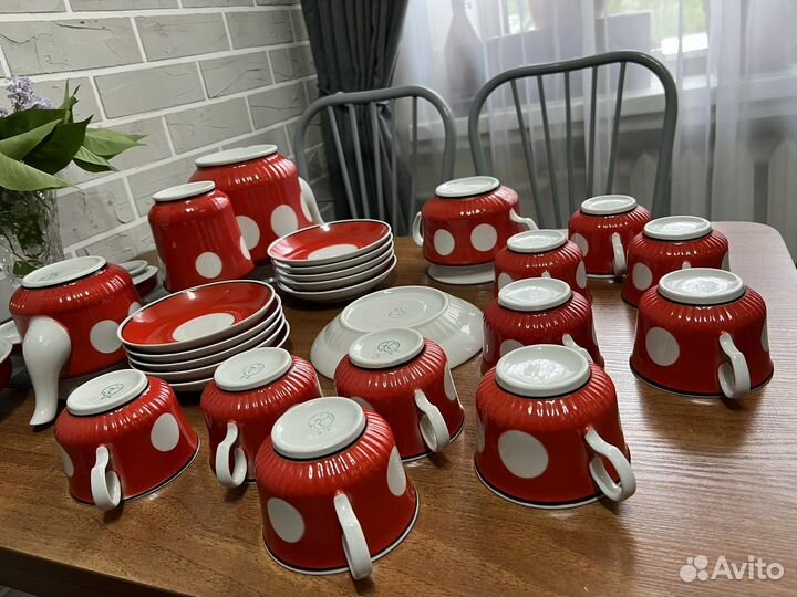 Чайный сервис горох на красном
