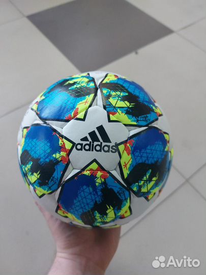 Футбольный мяч adidas лига чемпионов