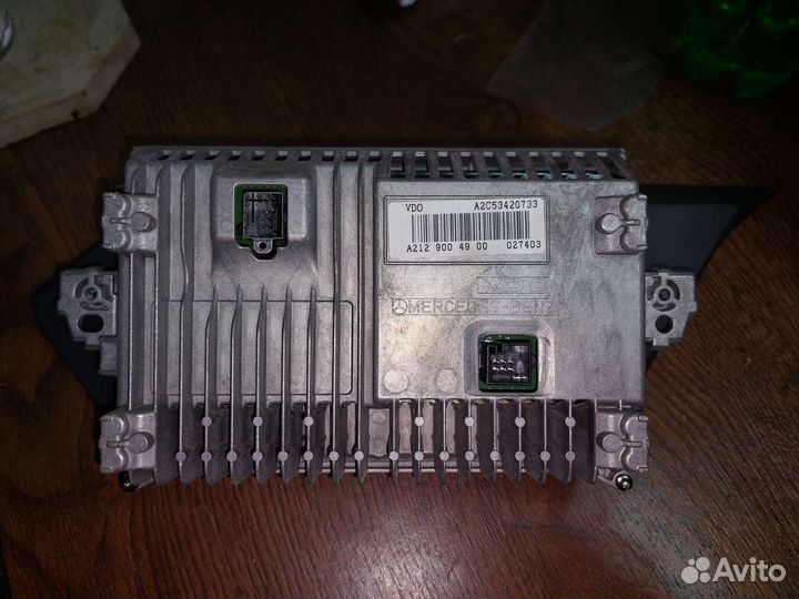 Дисплей Mercedes 212