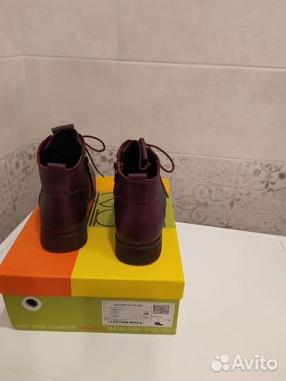 Женские кожаные ботинки демисезонные Madella