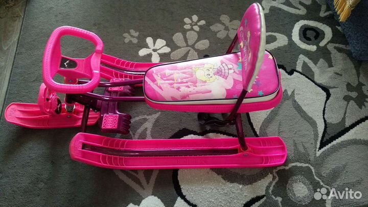 Детский снегокат со спинкой