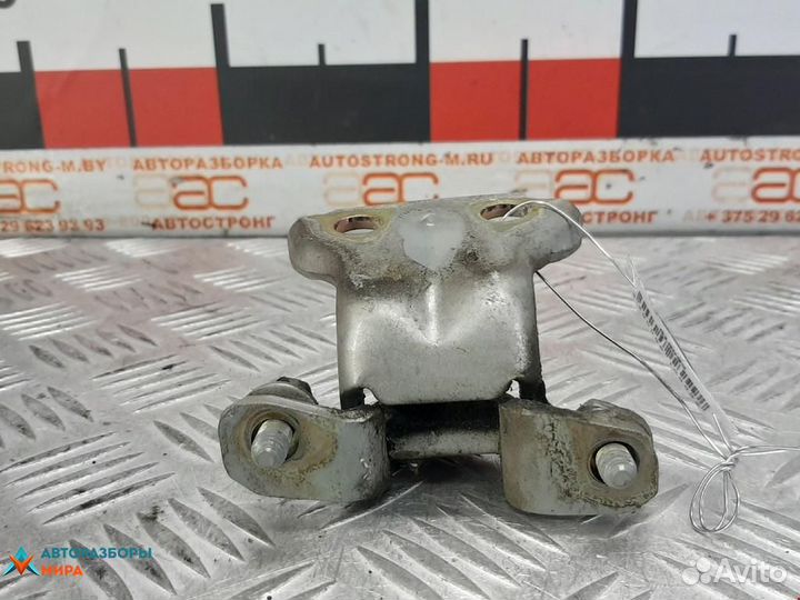 Петля двери Mitsubishi Carisma 1998 MB927779