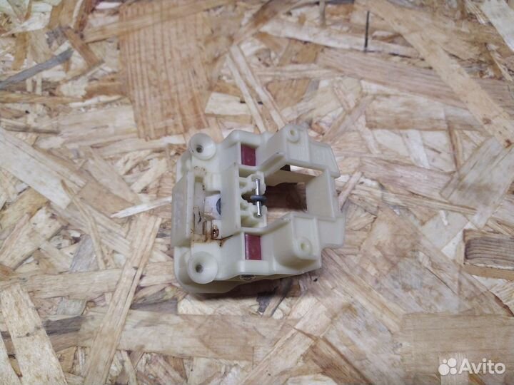 Замок дверцы Gorenje 002017