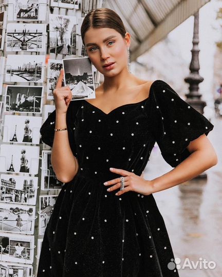 Бархатное платье в длине миди