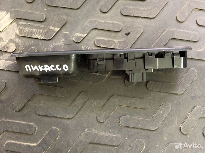 Кнопка стеклоподьемника Citroen Picasso C3