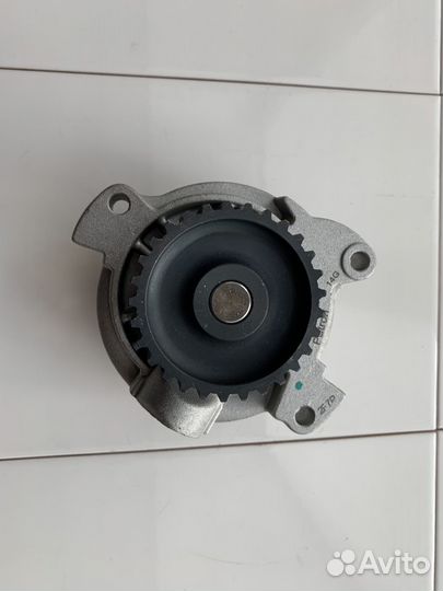 Насос водяной Audi 80 90 100 A6 2.2-2.3л 90-97