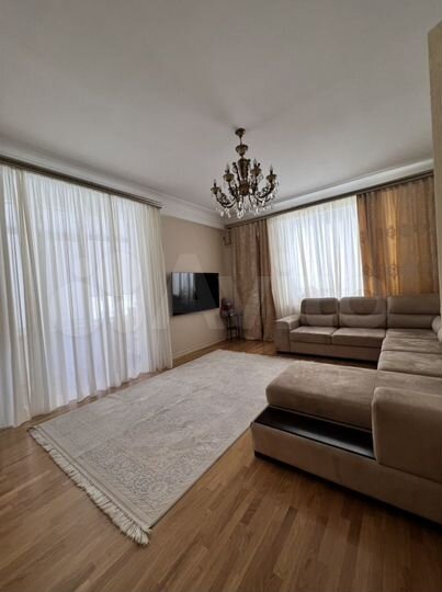 2-к. квартира, 80 м², 4/10 эт.