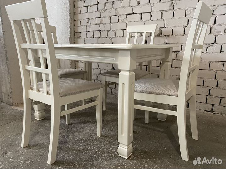 Стол кухонный