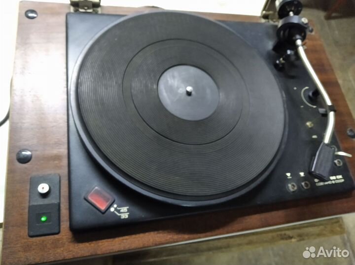 Виниловый проигрыватель под ремонт