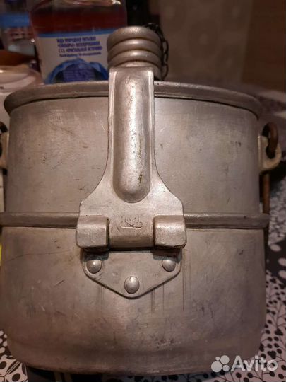 Военный котелок и фляга