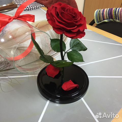 Вечная роза в колбе