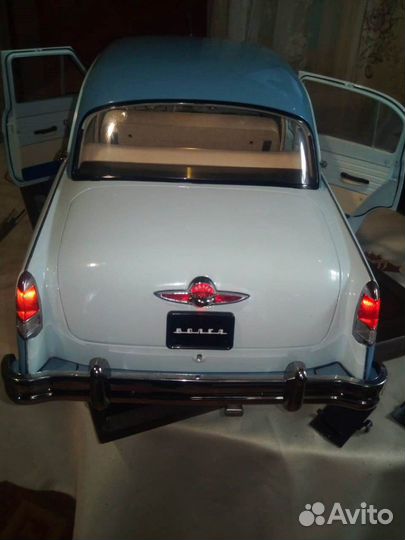 Модель автомобиля Волга М21 масштаб 1:8