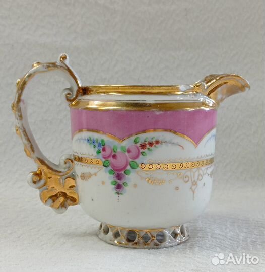 Антикварный фарфоровый молочник