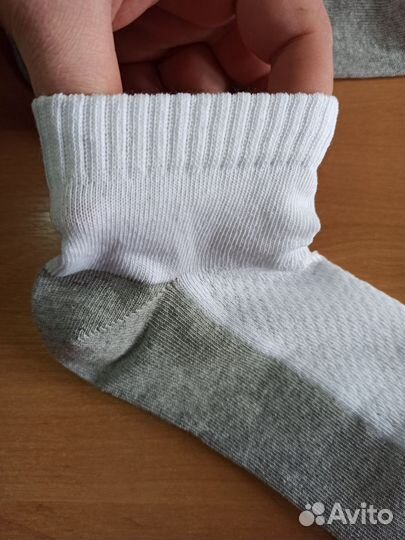 01.Женские носки бело-серого цвета