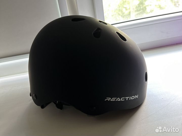 Шлем для трюкового самоката reaction