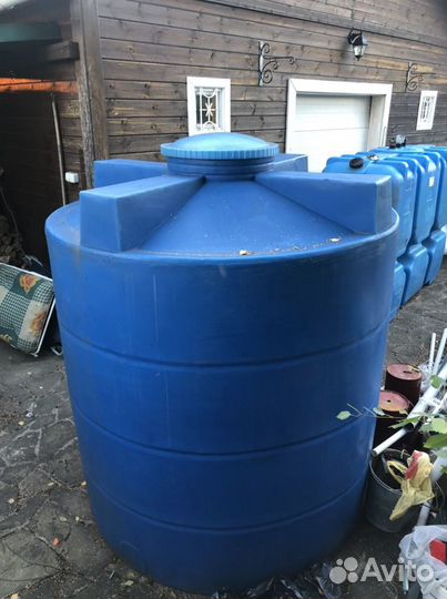 Емкость пластиковая 3000 литров с крышкой