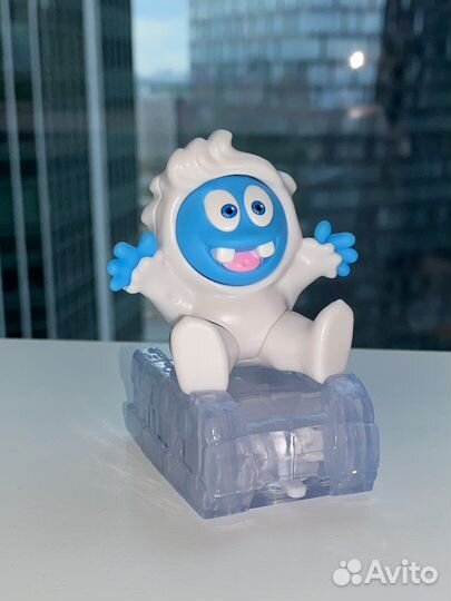 Игрушка Киндер сюрприз Йети на санках