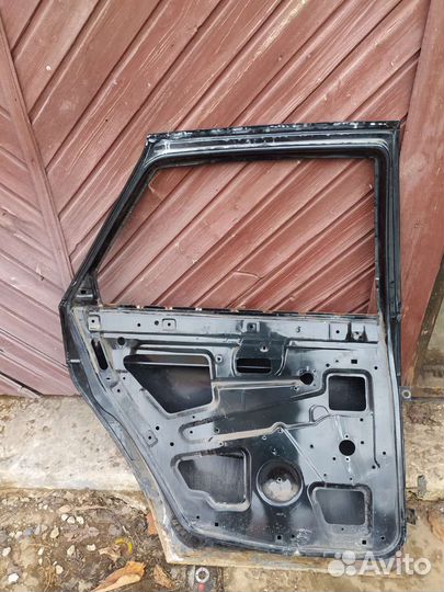 Задняя левая дверь на priora