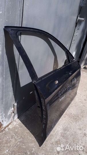 Продам переднюю правую дверь