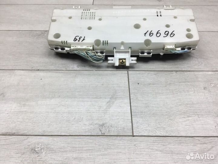 Щиток приборов Toyota Corolla хэтчбек 3ZZ-FE 2004