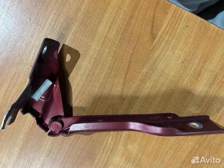 Петля капота VW polo 5