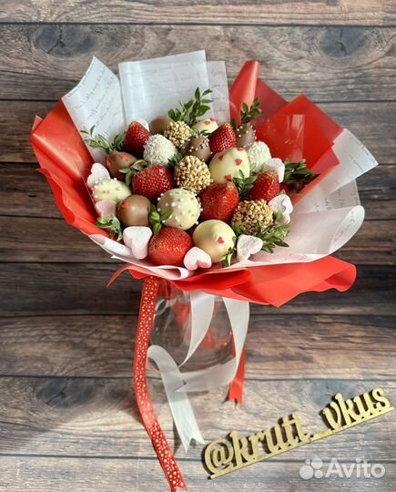 Клубника в шоколаде. Фруктовые букеты