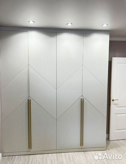 Шкаф распашной