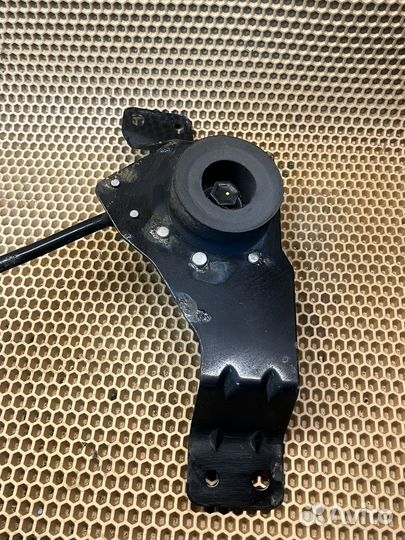 Кронштейн запасного колеса hyundai h1 2018