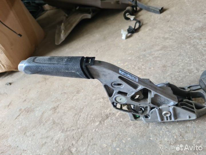 Рычаг стояночного тормоза Ford Focus 3 1.6 2013