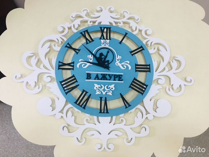 Часы с логотипом