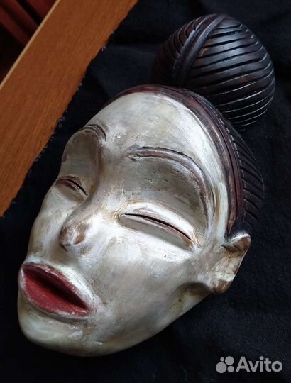 Маска в стиле африканского примитивизма