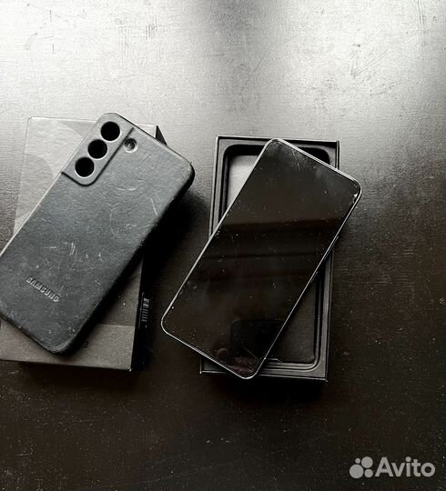 Samsung Galaxy S22, 8/256 ГБ