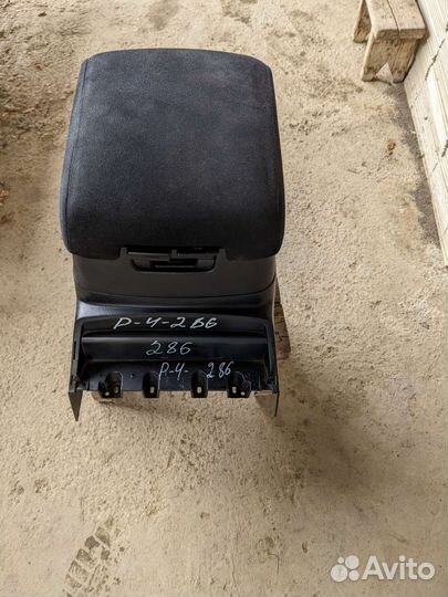 Подлокотник Митсубиси Паджеро 4
