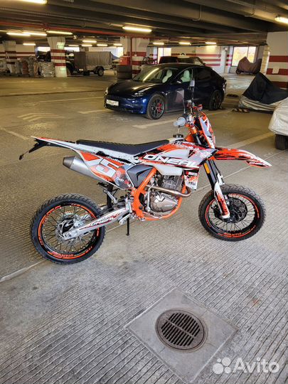 Avantis A5 Lux Motard