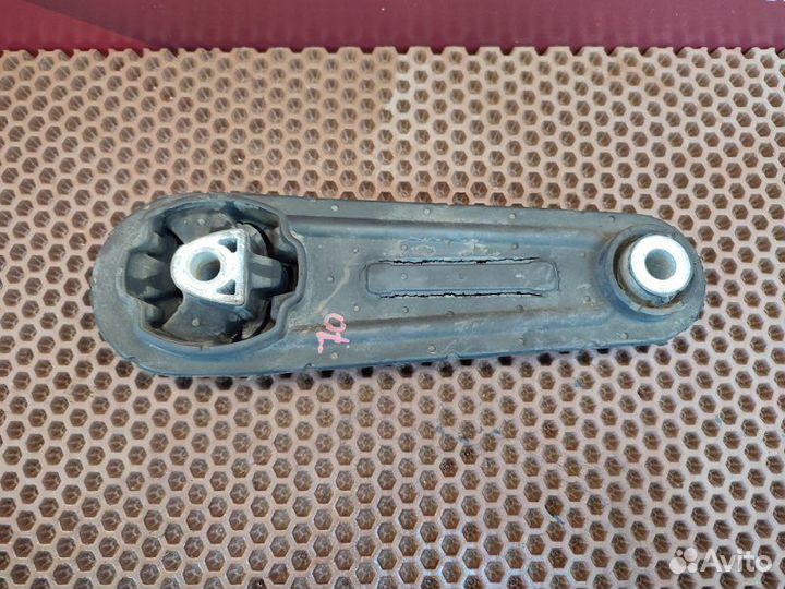 Опора двигателя задняя Renault Sandero Stepway