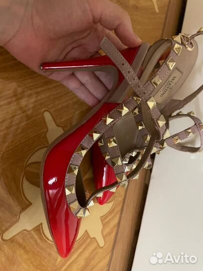 Босоножки Valentino 37 р