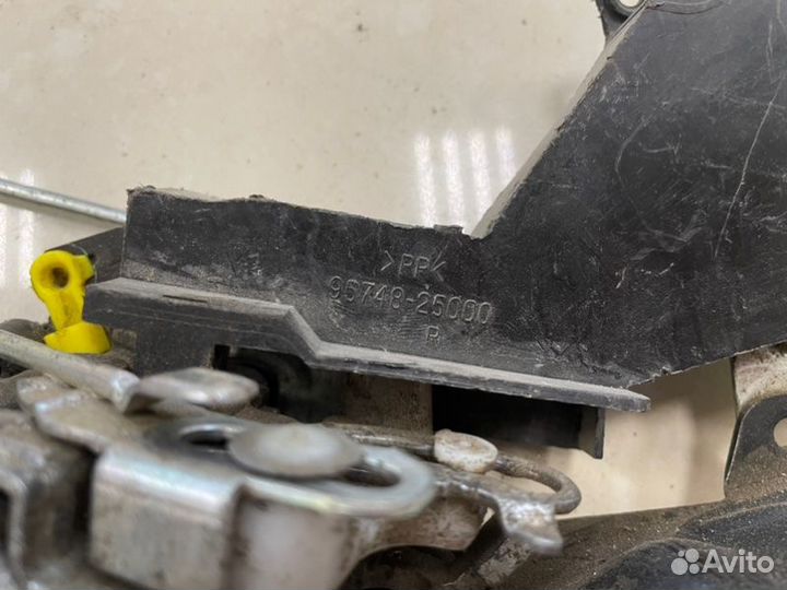 Замок боковой двери передний правый Hyundai Accent