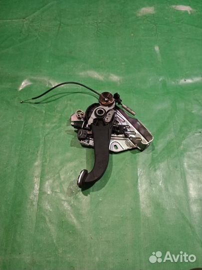 Педаль стояночного тормоза Mercedes W212 W204