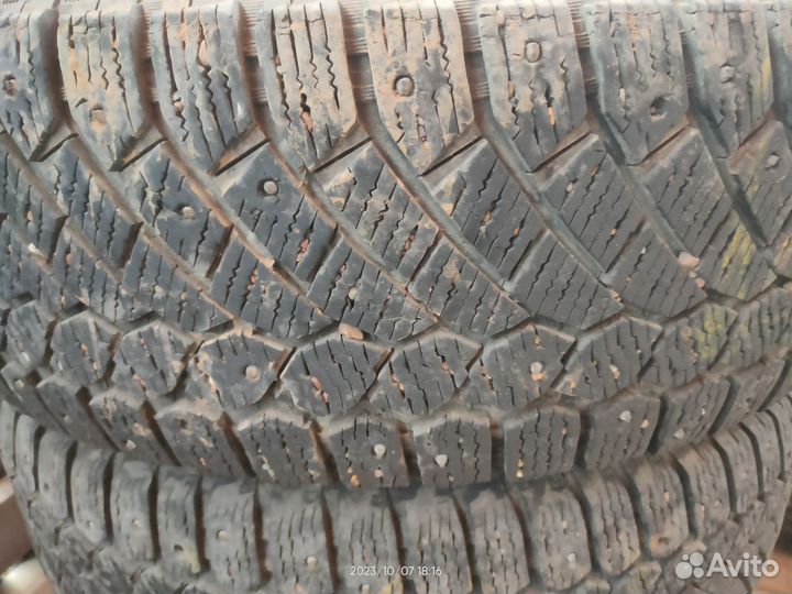 Continental ContiIceContact 4x4 235/65 R17