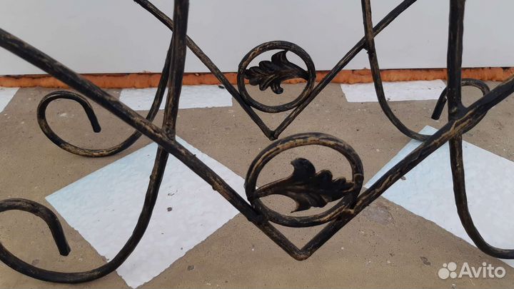 Подставка для цветов напольная металлическая